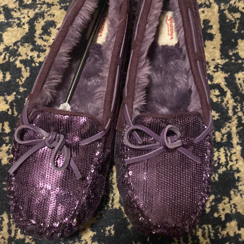 Womens slippers sz 10